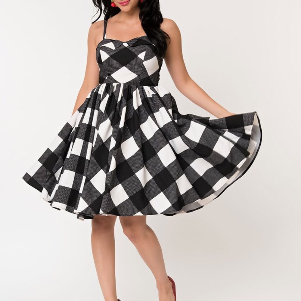 1950s black & white Checked swing dress w/ pockets